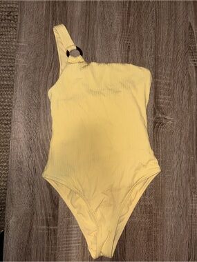 One-Shoulder Yellow Ribbed Swimsuit with Ring Detail